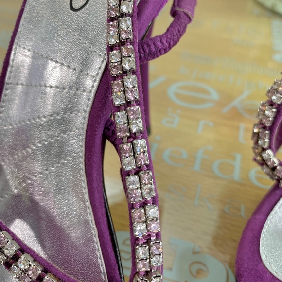 ALDO Glamorous Jeweled Suede Sandals 6 - Picture 9 of 9